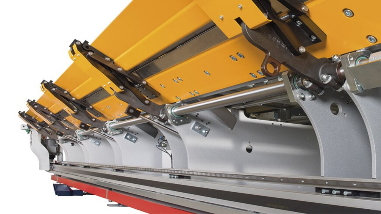 Steuerwellentechnologie: Das kinetische Antriebskonzept ist vergleichbar mit der mechanischen Zwangssteuerung aus dem Flugzeugbau oder dem Allradantrieb beim Auto. Sie ermöglicht eine uneingeschränkte Arbeitsleistung und synchrone Kraftverteilung auf der ganzen Maschinenlänge.