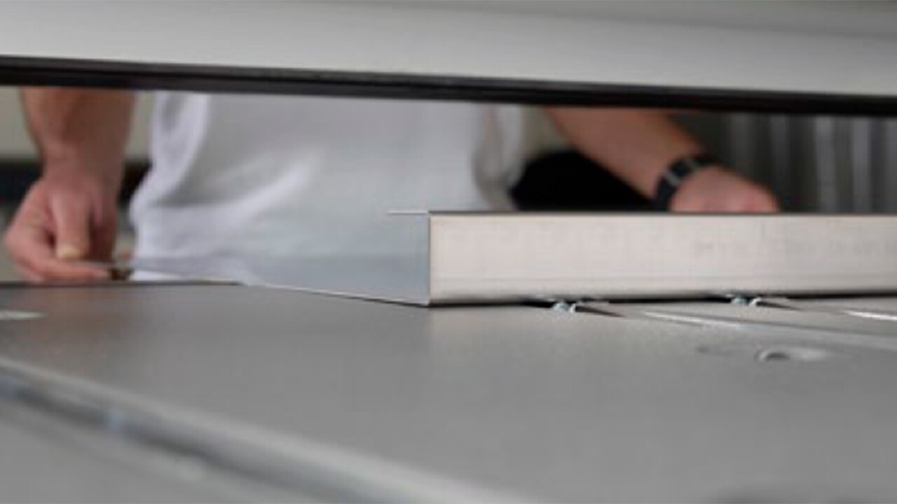 Großzügig und ergonomisch: Die Öffnungshöhe beträgt 150 mm. Perfekt für schnelles, effizientes und ergonomisches Profilhandling. 