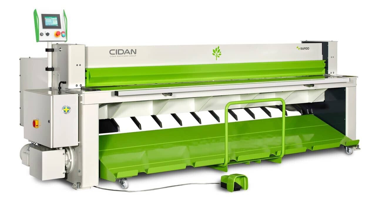 Solid construction with motorised, CNC-controlled backgauge system.