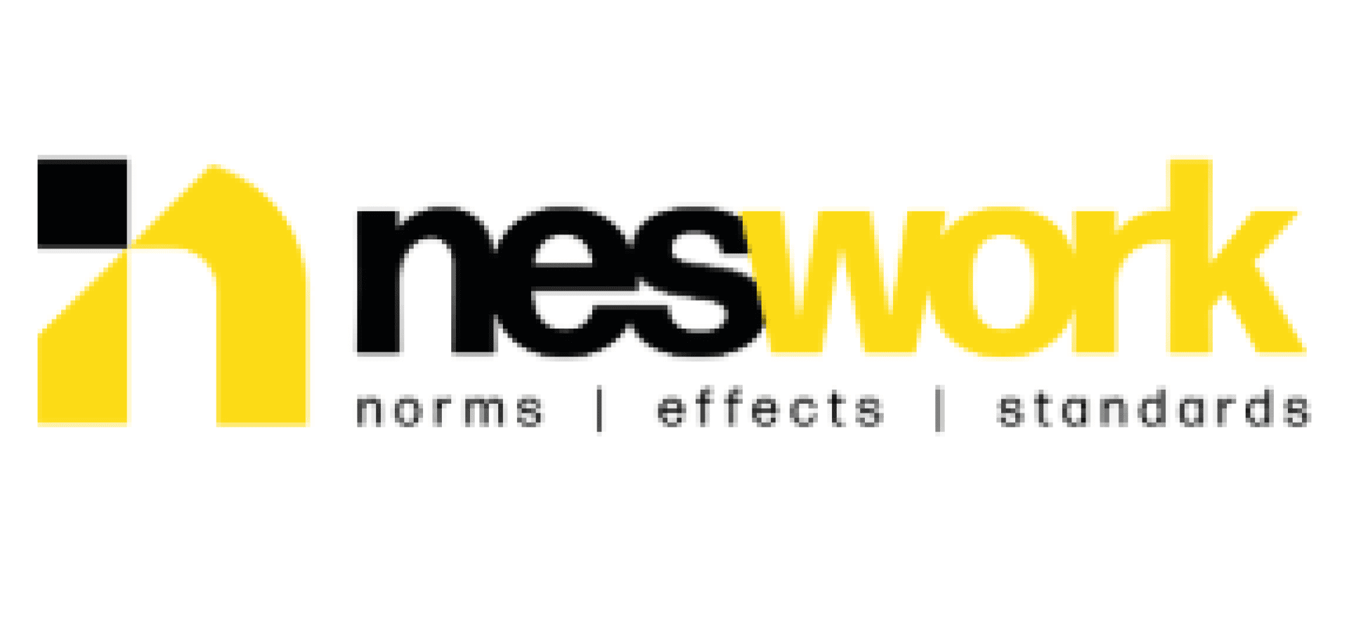 Logo mit dem Wort neswork in schwarzen und gelben Buchstaben, begleitet von der Tagline norms | effects | standards darunter. Ein geometrisches gelbes und schwarzes abstraktes Muster befindet sich auf der linken Seite.