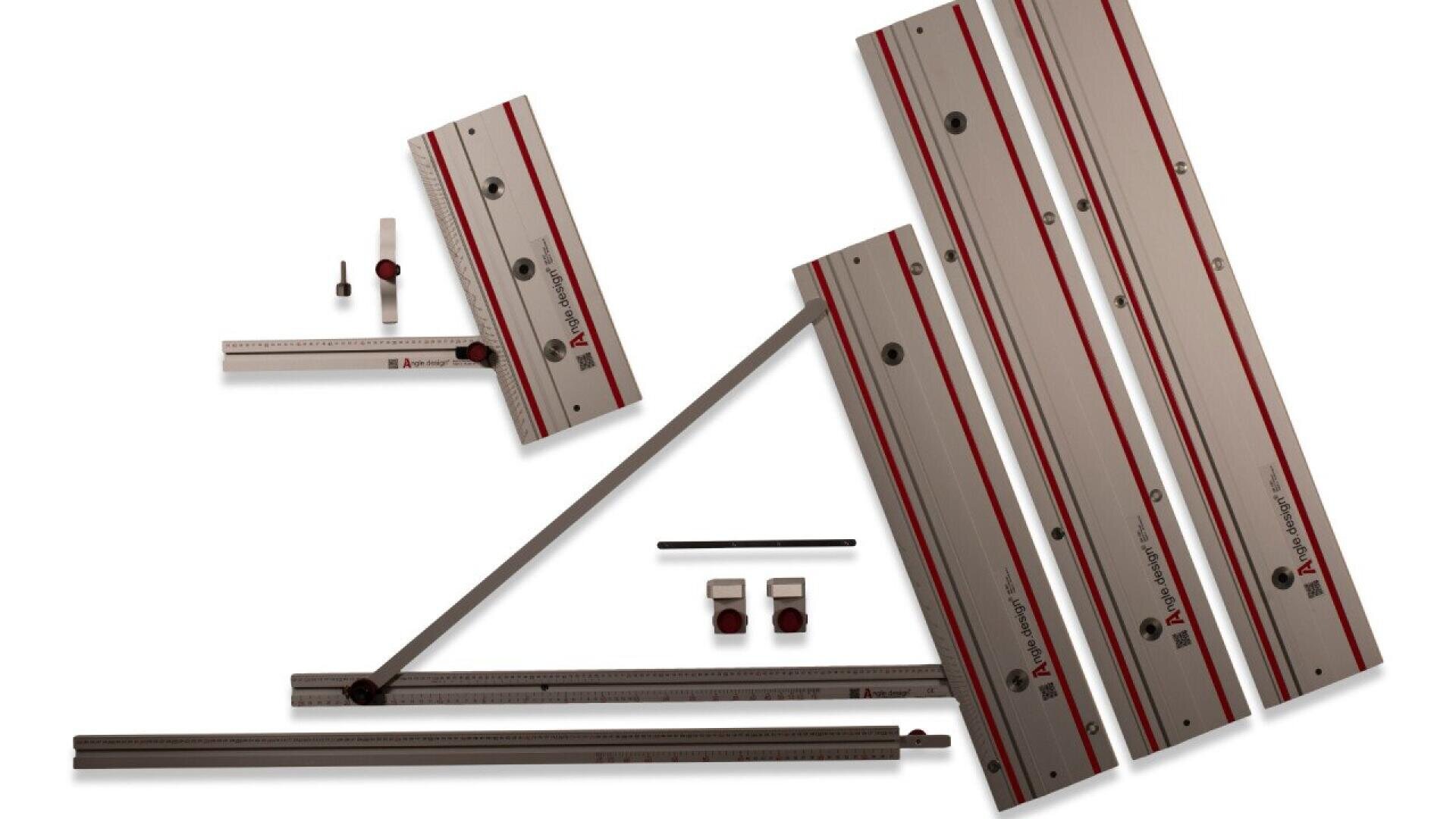 Ein Satz Mess- und Führungswerkzeuge aus Aluminium für die Holzbearbeitung, darunter Lineale, Winkelführungen, Klemmen und Befestigungselemente, angeordnet auf weißem Hintergrund. Die Werkzeuge sind mit roten Akzenten und Messmarkierungen versehen.