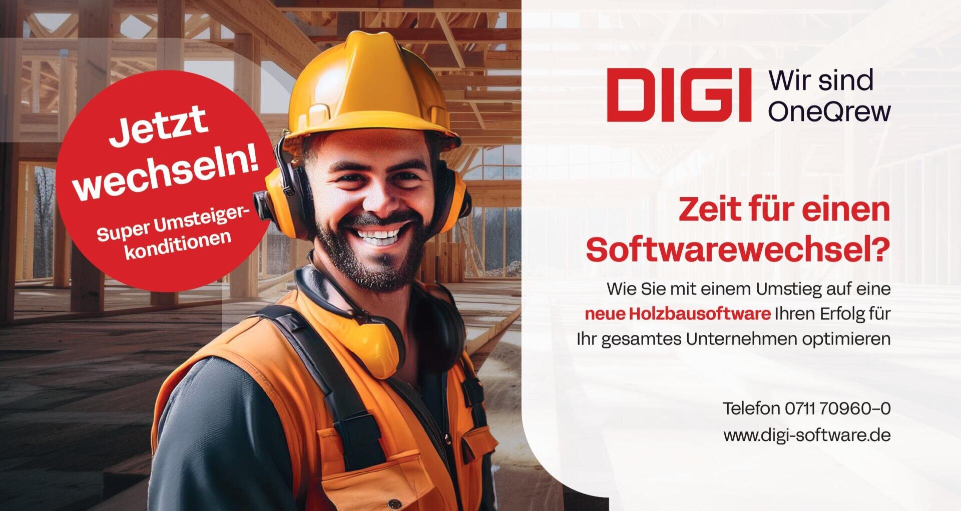 Ein lächelnder Bauarbeiter trägt einen Helm und Kopfhörer auf einer Holzbaustelle. Der Text wirbt für den Umstieg auf die DIGI-Software für den Holzbau und weist auf die besonderen Bedingungen für Neueinsteiger hin. Kontaktinformationen und Website sind enthalten.